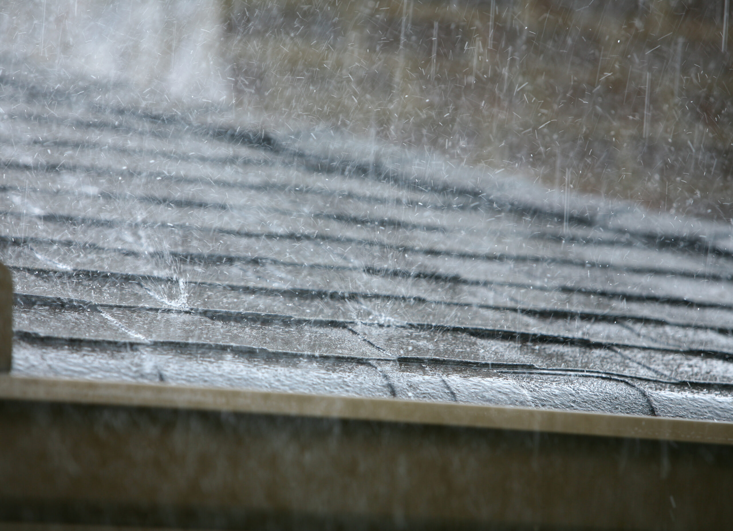 1時間でできる雨漏り対策｜応急処置から業者の選定方法まで解説